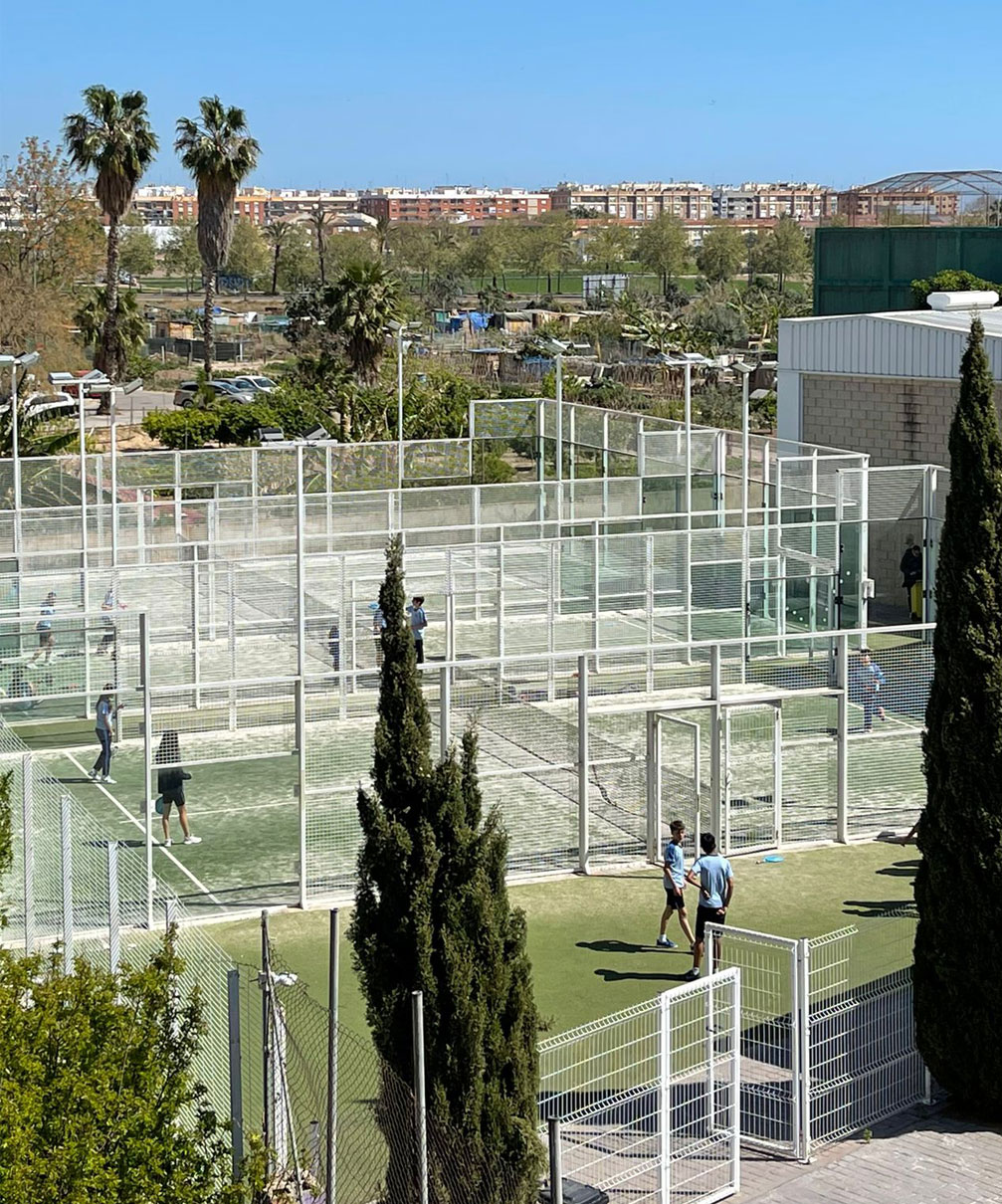 Pistas deportivas en Colegio Sagrada Familia PJO